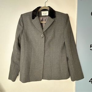 Le Suit Gray & Faux Black‎ Fur Collar Blazer 8P